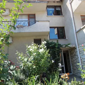 Guest house Izgrev Sarafovo